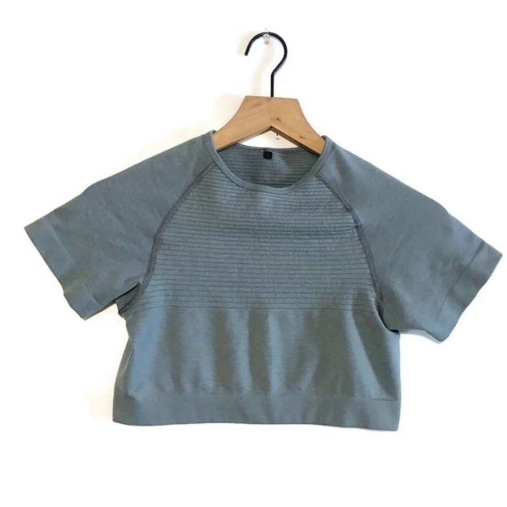 Alphalete Revival Gray Stripe Ribbed Short Sleeve Crop Top Shirt Women’s Small